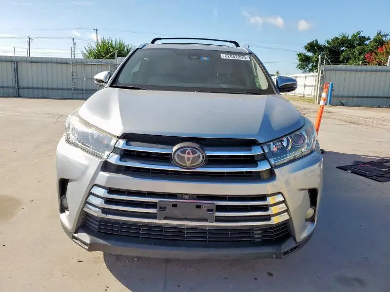 2017 TOYOTA HIGHLANDER LIMITED  