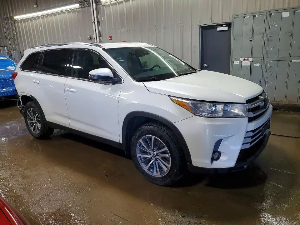 2019 TOYOTA HIGHLANDER XLE  