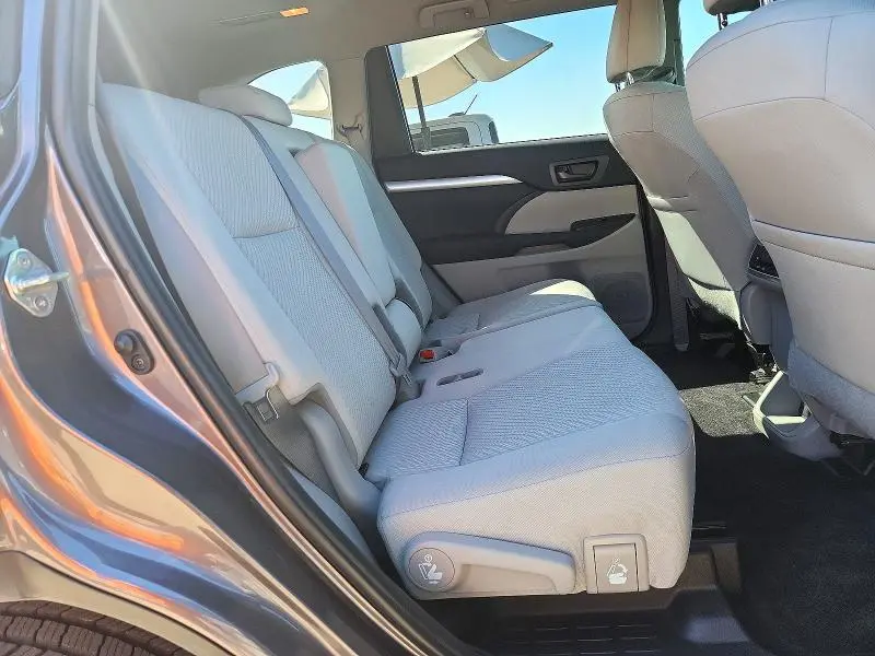 2019 TOYOTA HIGHLANDER LE  