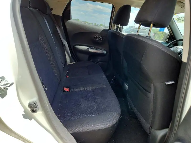 2015 NISSAN JUKE SV  