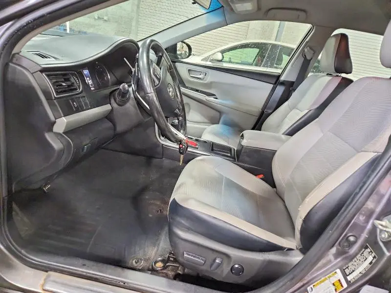 2016 TOYOTA CAMRY SE  