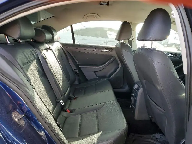 2011 VOLKSWAGEN JETTA SE  