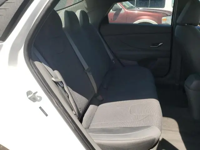 2022 HYUNDAI ELANTRA SE  