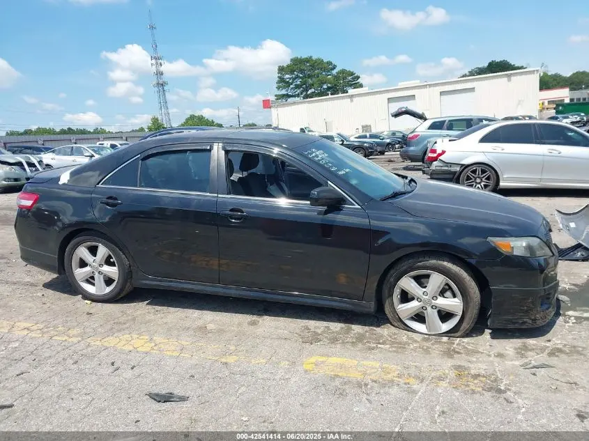 2011 TOYOTA CAMRY SE