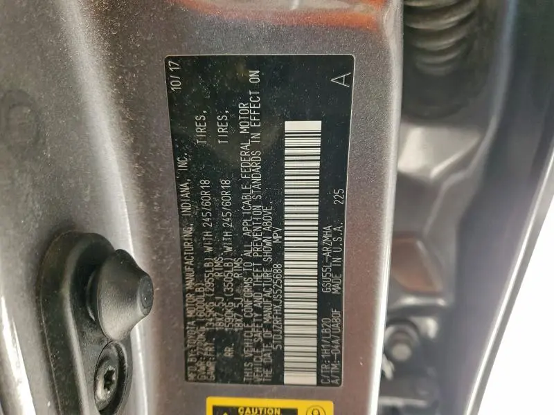 2018 TOYOTA HIGHLANDER SE  