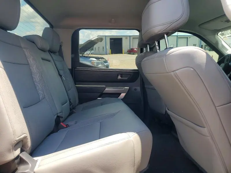 2022 TOYOTA TUNDRA SR5  