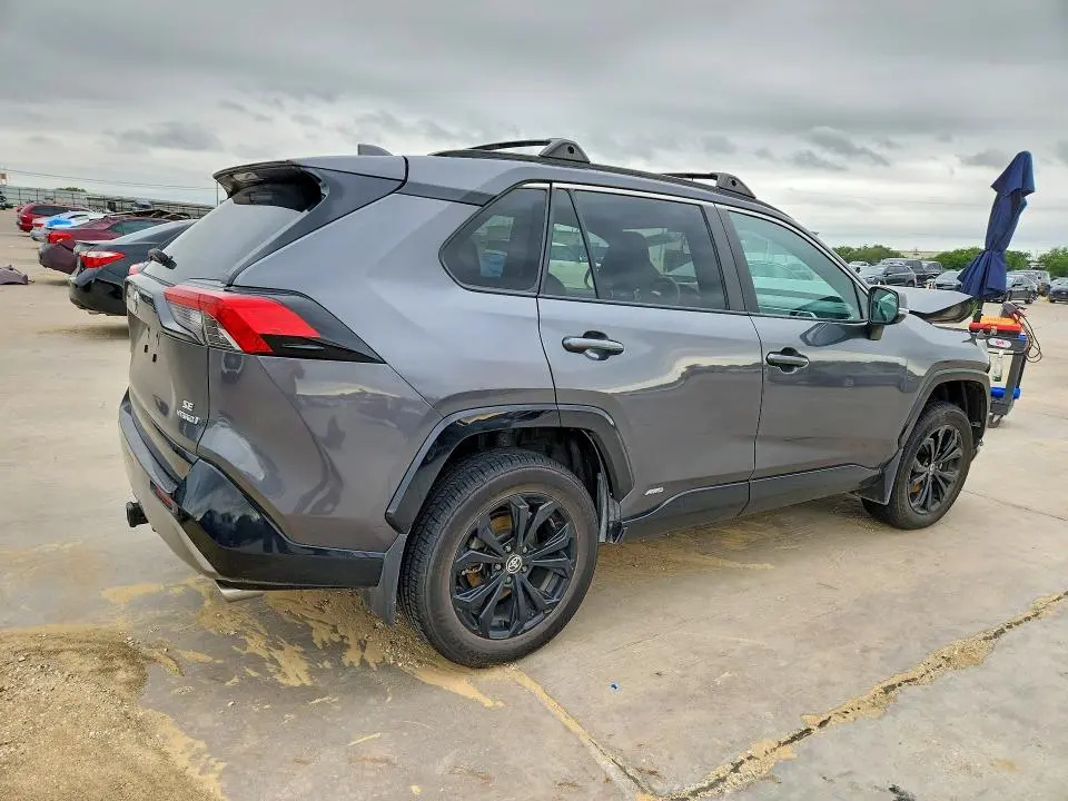 2022 TOYOTA RAV4 SE  