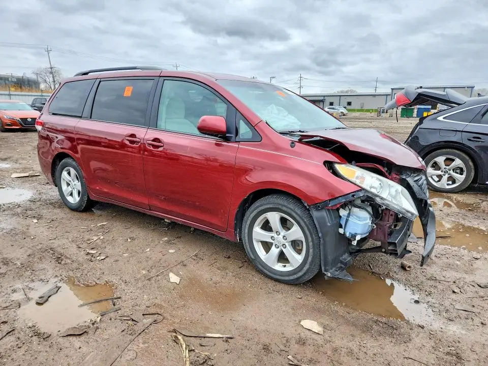 2013 TOYOTA SIENNA LE  
