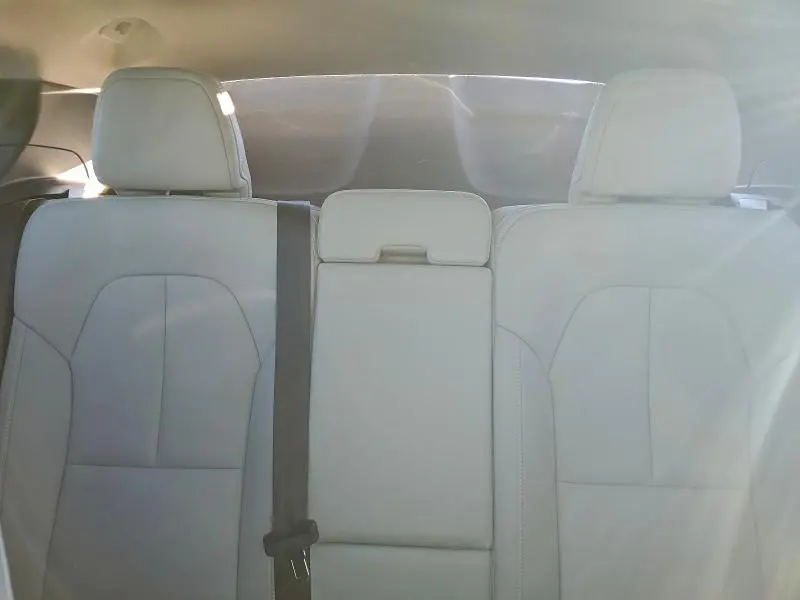 2019 VOLVO XC40 T5 MOMENTUM  