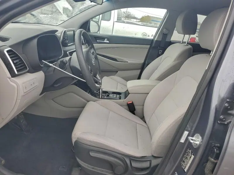 2021 HYUNDAI TUCSON SE  