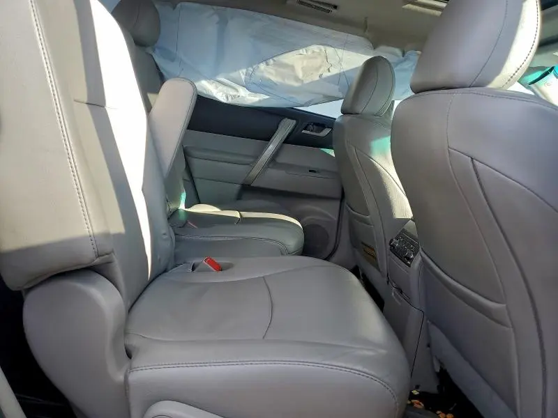 2011 TOYOTA HIGHLANDER BASE  