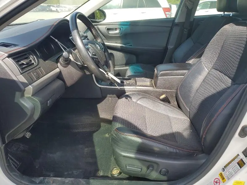 2015 TOYOTA CAMRY SE  
