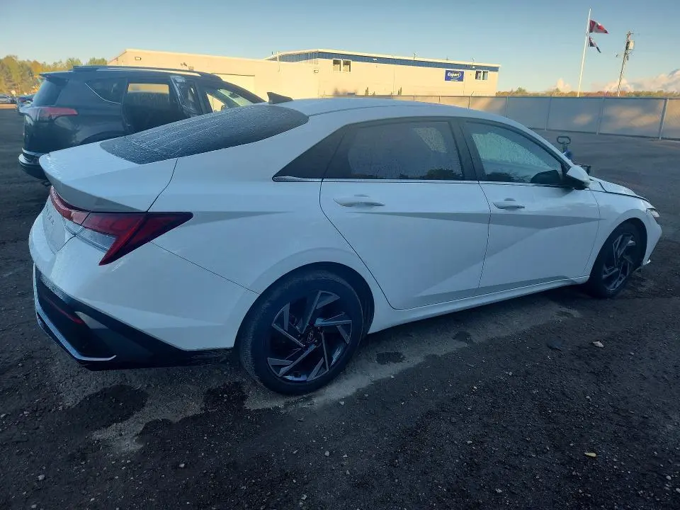 2024 HYUNDAI ELANTRA LUXURY  