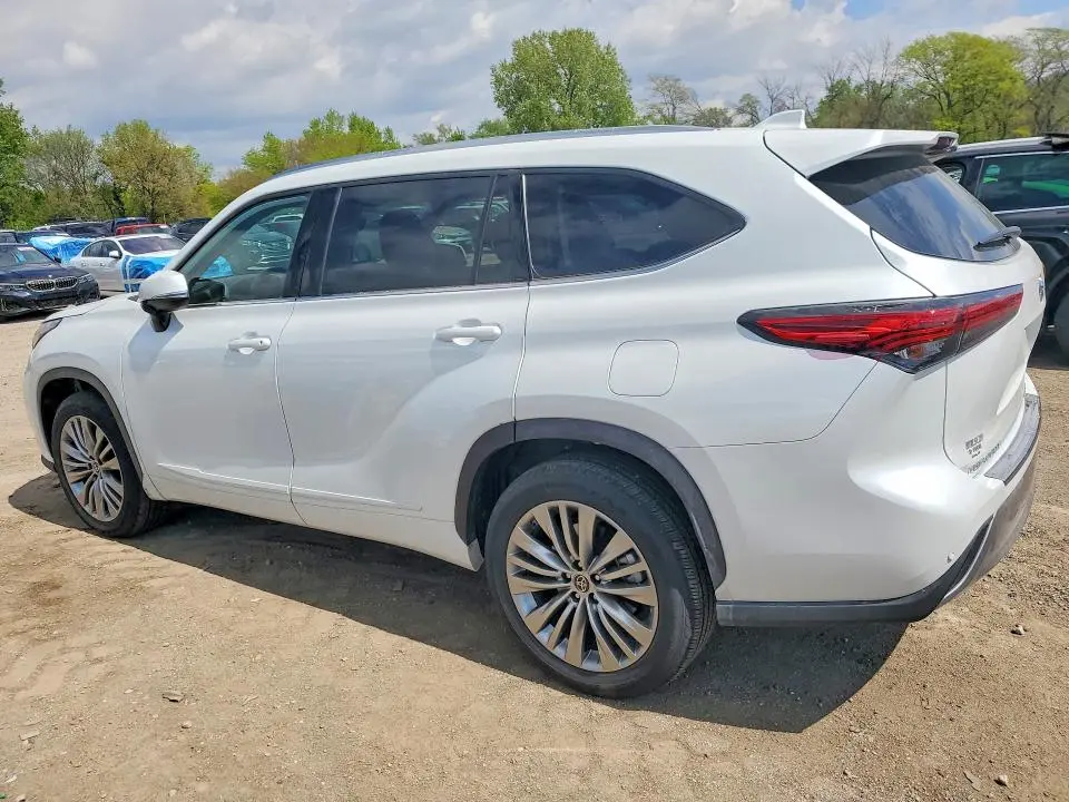 2022 TOYOTA HIGHLANDER PLATINUM  