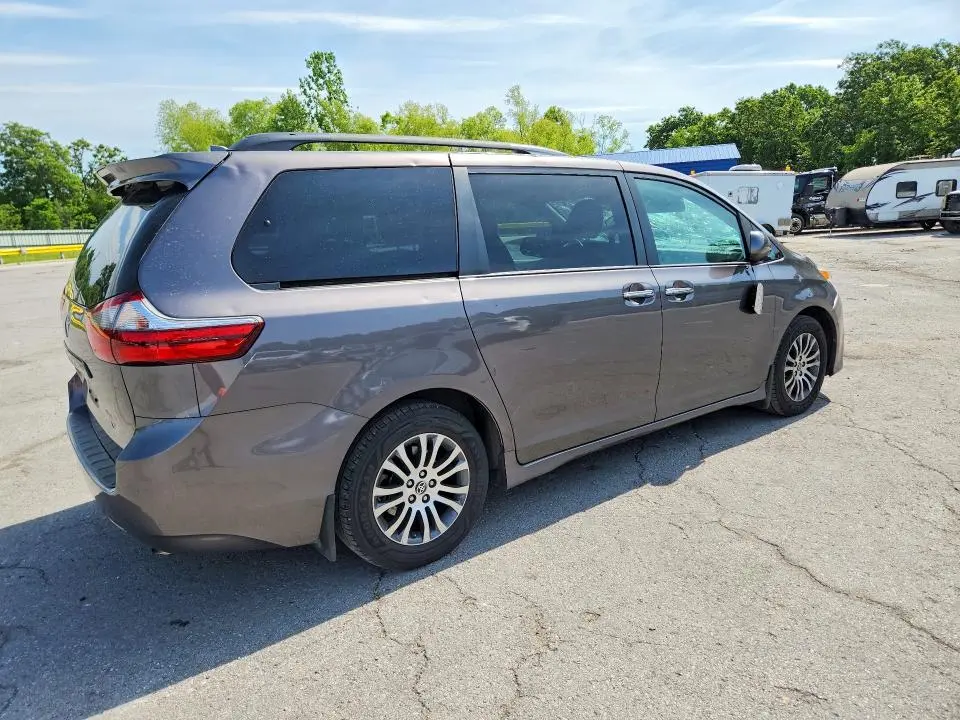 2020 TOYOTA SIENNA XLE 8-PASSENGER  