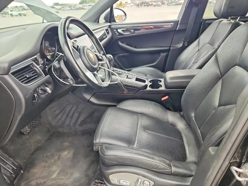 2017 PORSCHE MACAN   