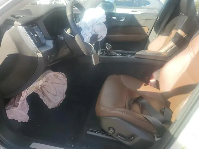 2020 VOLVO XC60 T5 MOMENTUM  