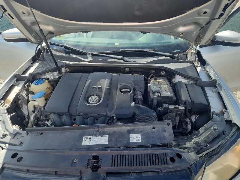 2013 VOLKSWAGEN PASSAT S  