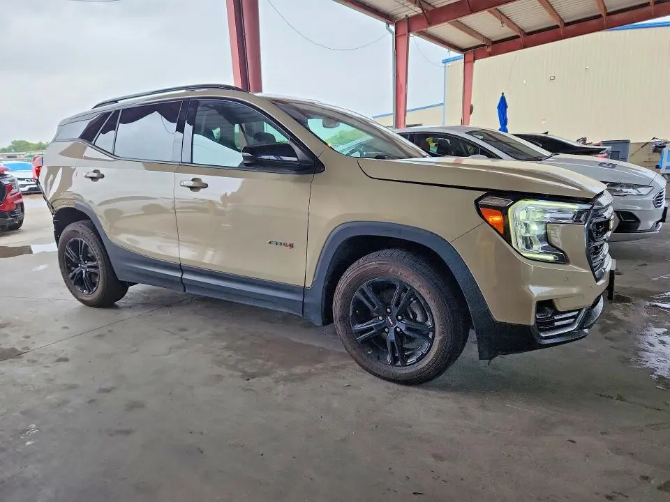 2022 GMC TERRAIN AT4  