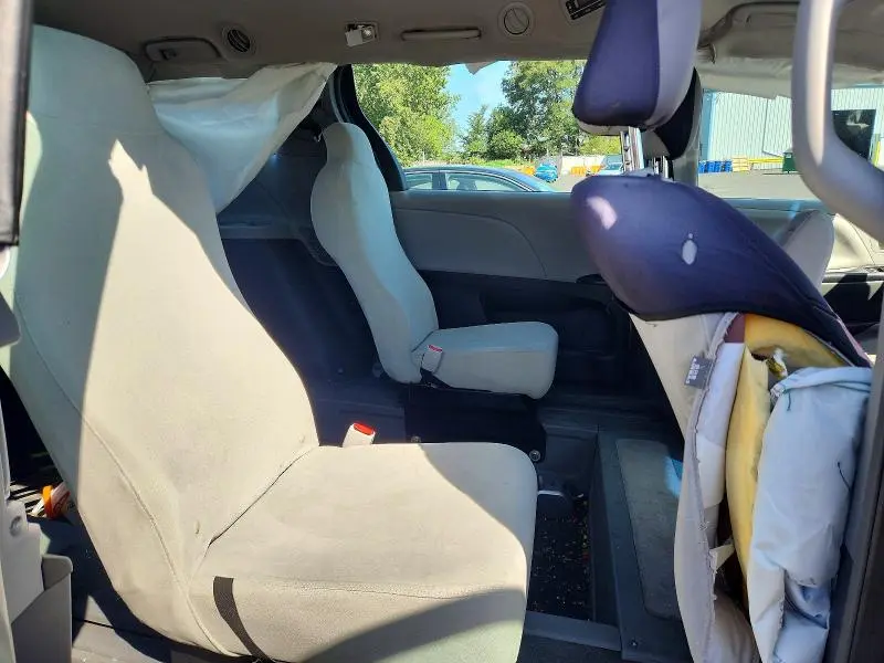 2015 TOYOTA SIENNA L 7-PASSENGER  