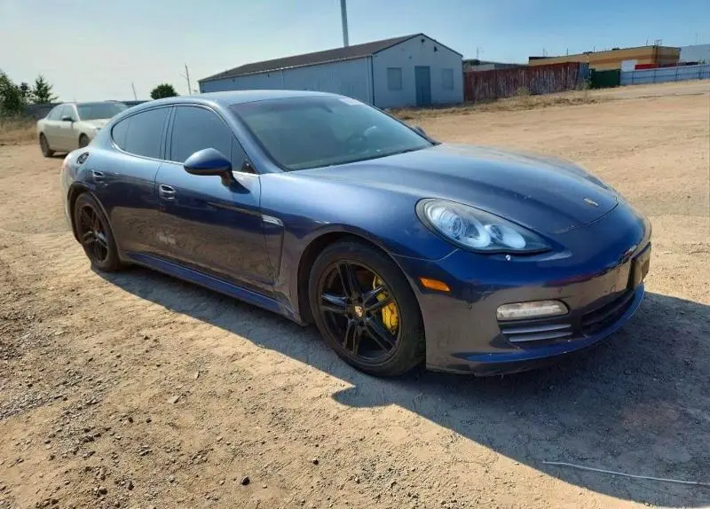 2011 PORSCHE PANAMERA 2  