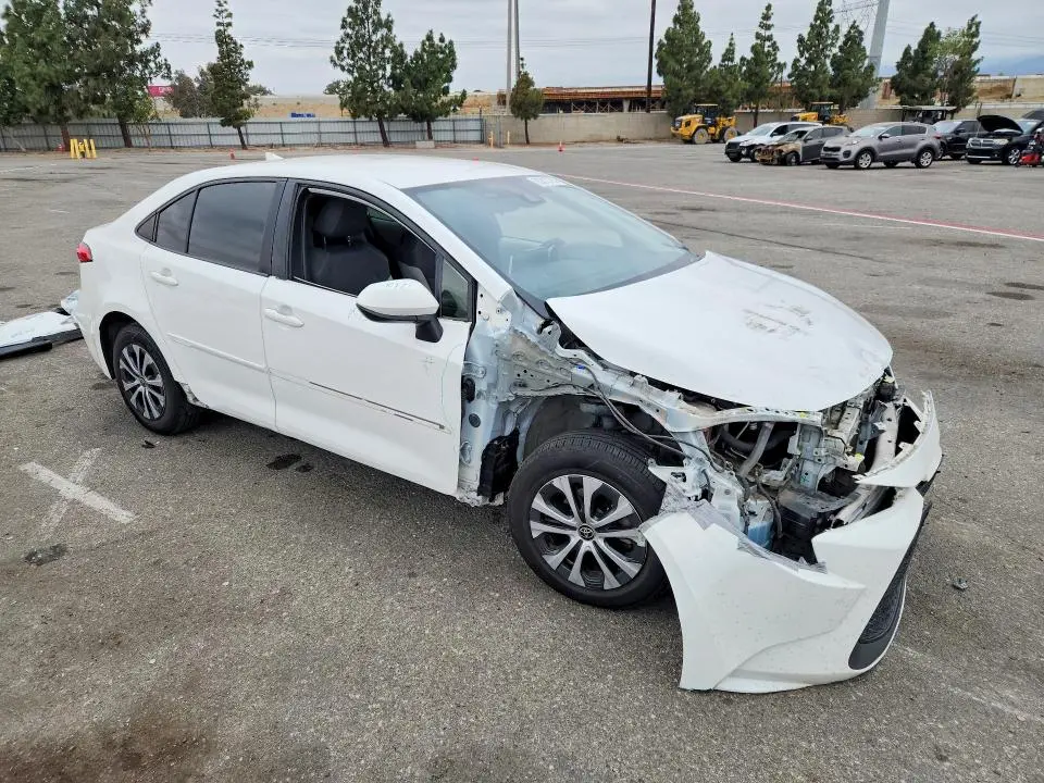 2021 TOYOTA COROLLA LE  