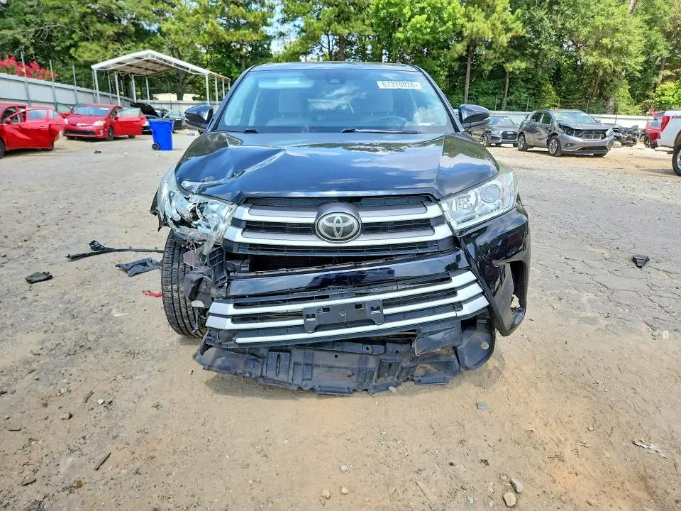 2018 TOYOTA HIGHLANDER LE  