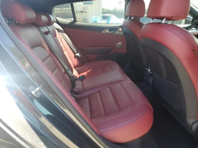 2021 KIA STINGER GT2  