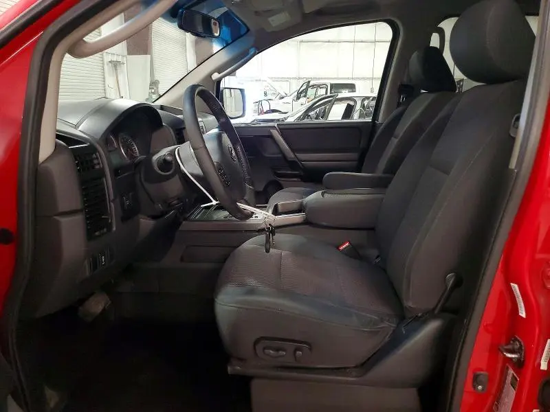 2010 NISSAN TITAN SE  