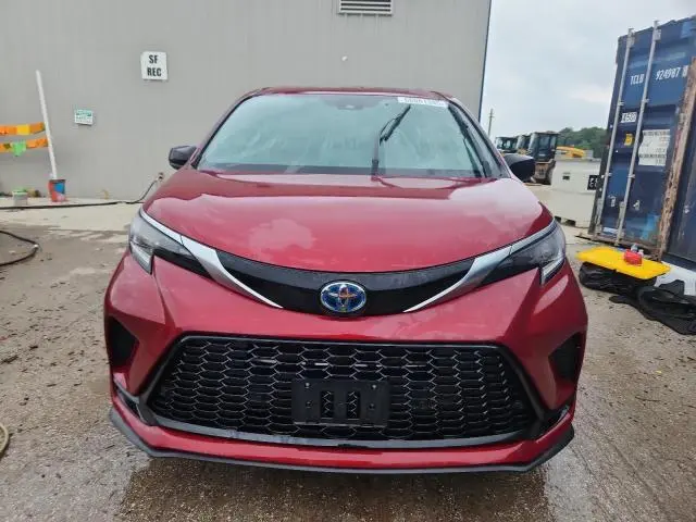2022 TOYOTA SIENNA XSE  