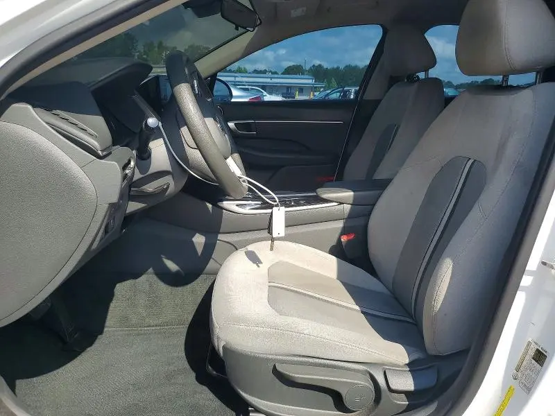 2022 HYUNDAI SONATA SE  