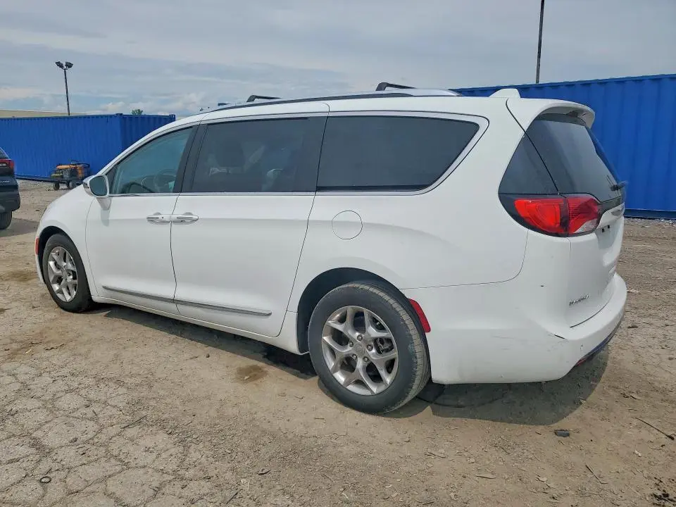 2017 CHRYSLER PACIFICA LIMITED  