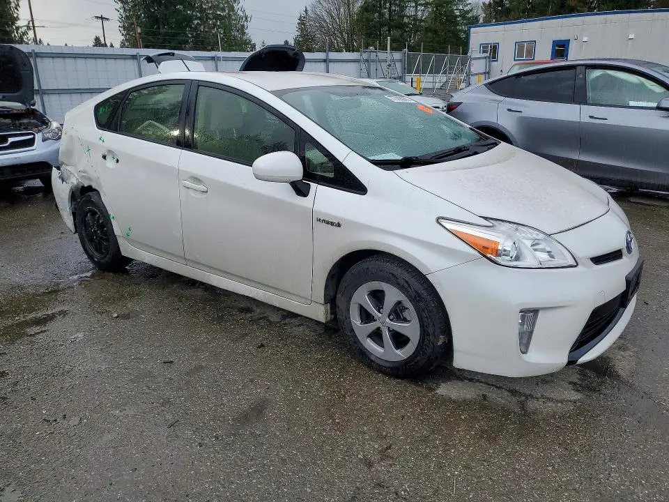 2014 TOYOTA PRIUS THREE  