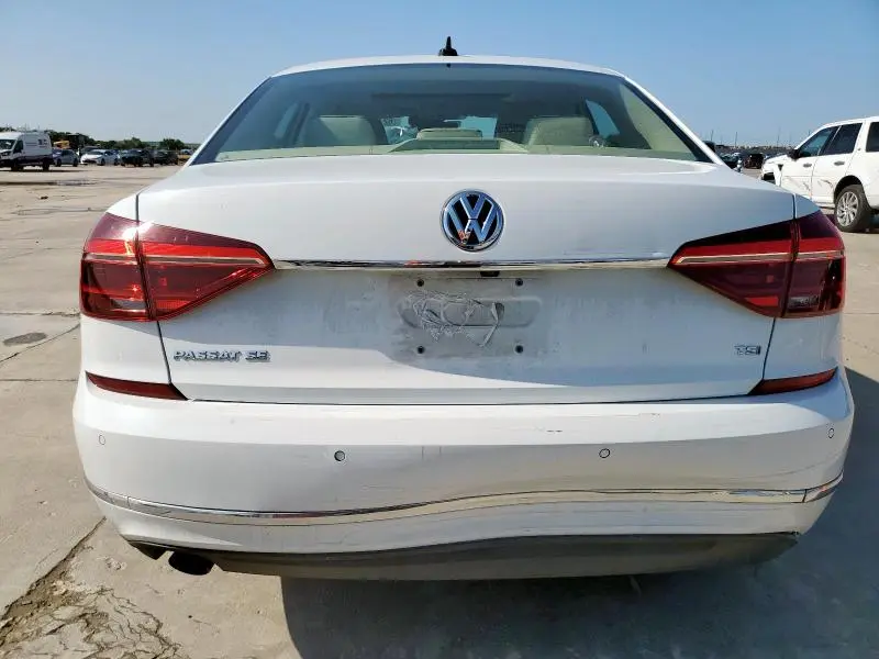 2018 VOLKSWAGEN PASSAT SE  