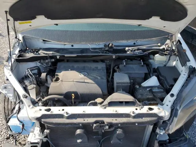 2016 TOYOTA SIENNA SE  