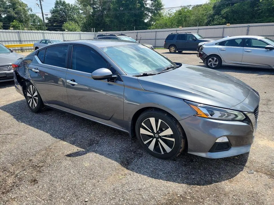 2022 NISSAN ALTIMA SV  