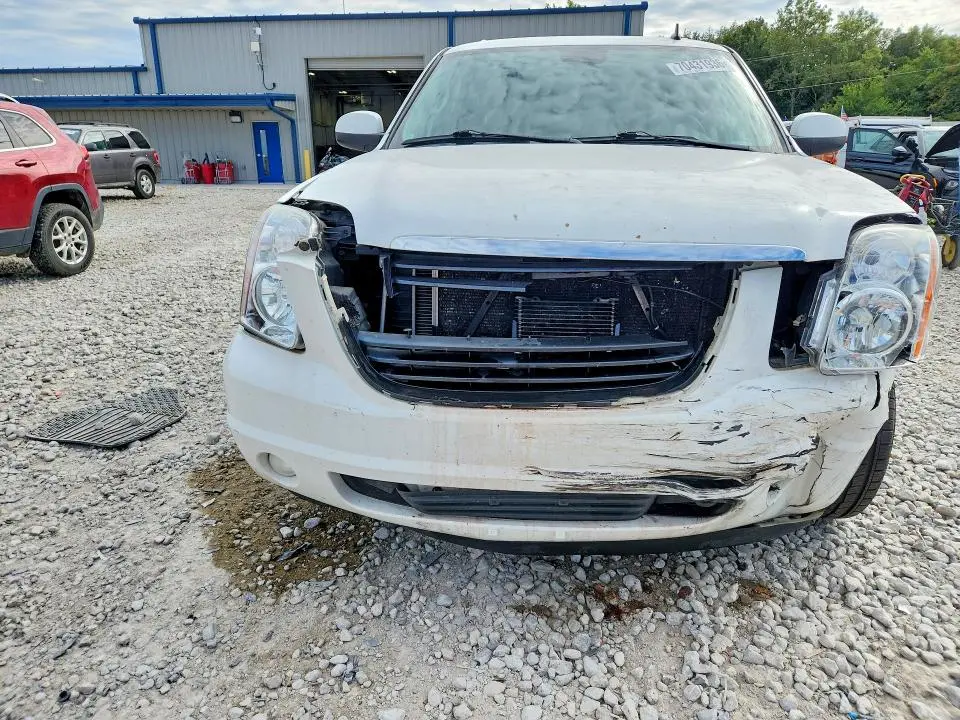 2011 GMC YUKON XL K1500 SLE  