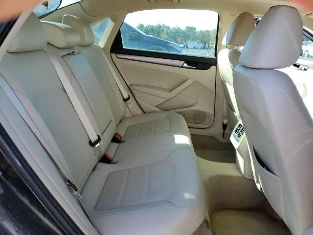 2015 VOLKSWAGEN PASSAT SE  