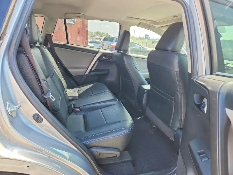 2018 TOYOTA RAV4 XLE  