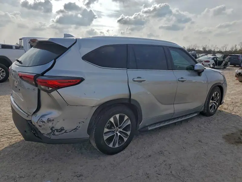 2022 TOYOTA HIGHLANDER HYBRID XLE  