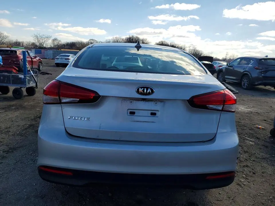 2017 KIA FORTE LX  