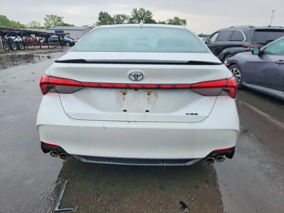 2019 TOYOTA AVALON XSE  