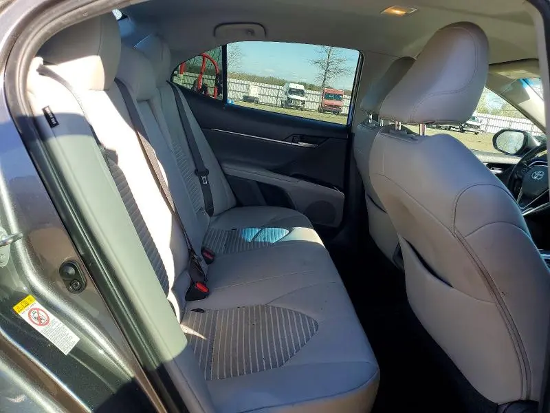 2018 TOYOTA CAMRY SE  