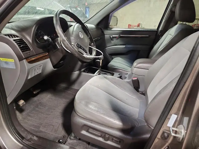 2011 HYUNDAI SANTA FE SE  