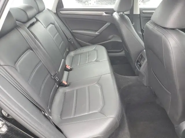 2016 VOLKSWAGEN PASSAT SE  