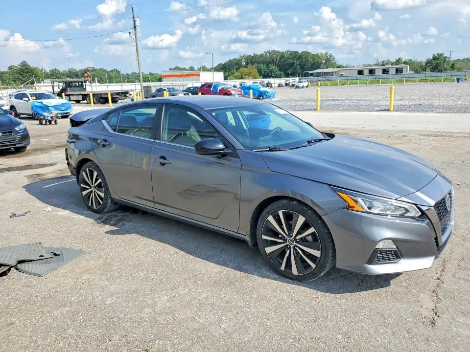 2022 NISSAN ALTIMA SR  