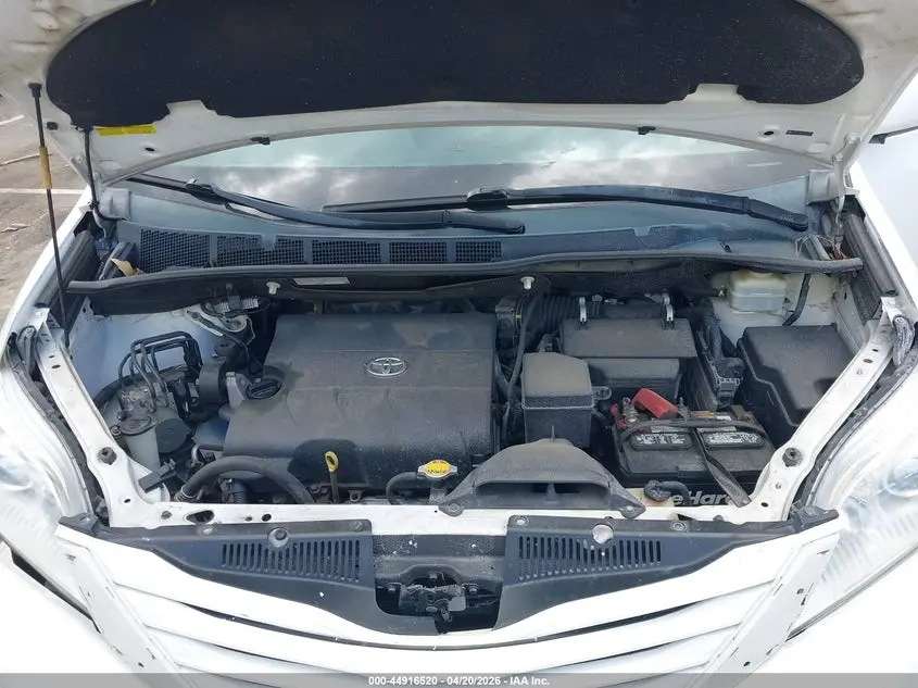 2015 TOYOTA SIENNA LE 8 PASSENGER