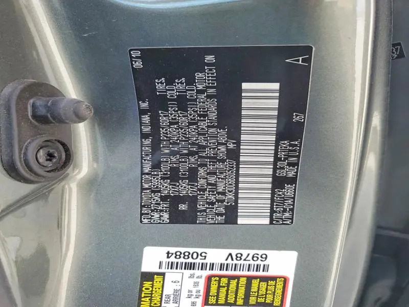 2011 TOYOTA SIENNA LE  