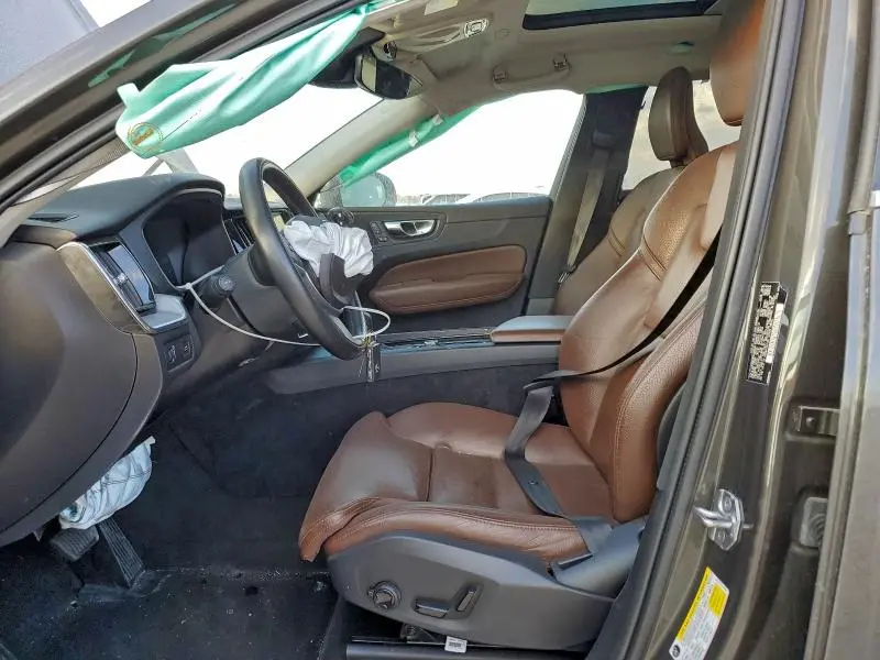 2019 VOLVO XC60 T5 MOMENTUM  