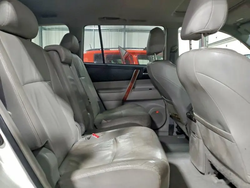 2010 TOYOTA HIGHLANDER LIMITED  